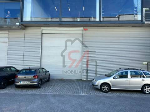 Armazém  Venda em Frazão Arreigada,Paços de Ferreira