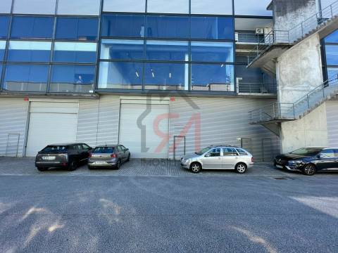 Armazém  Venda em Frazão Arreigada,Paços de Ferreira