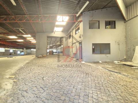 Armazém  Venda em Penamaior,Paços de Ferreira