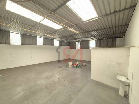 Armazém  Venda em Penamaior,Paços de Ferreira