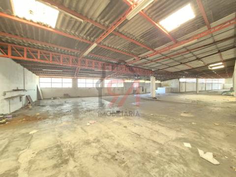 Armazém  Venda em Penamaior,Paços de Ferreira