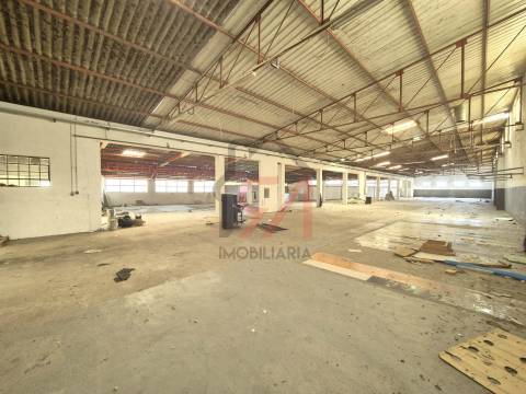 Armazém  Venda em Penamaior,Paços de Ferreira