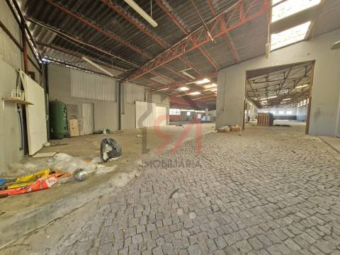 Armazém  Venda em Penamaior,Paços de Ferreira