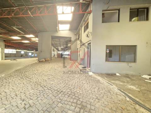 Armazém  Venda em Penamaior,Paços de Ferreira