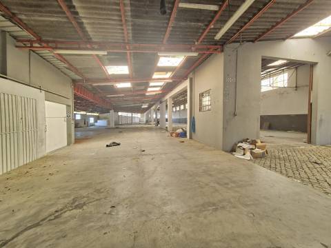 Armazém  Venda em Penamaior,Paços de Ferreira