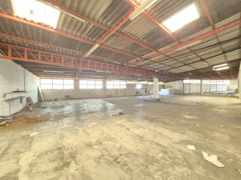 Armazém  Venda em Penamaior,Paços de Ferreira
