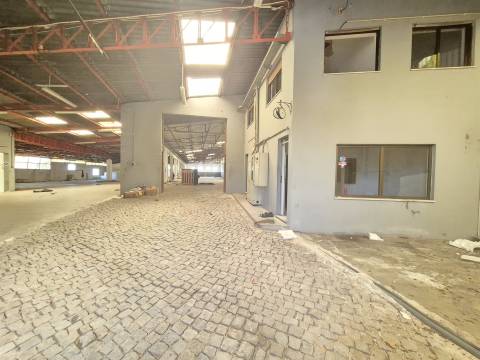 Armazém  Venda em Penamaior,Paços de Ferreira