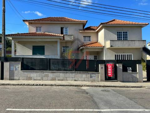 Moradia T4 Venda em Eiriz,Paços de Ferreira
