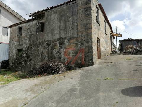 Moradia para Restaurar  Venda em Carvalhosa,Paços de Ferreira