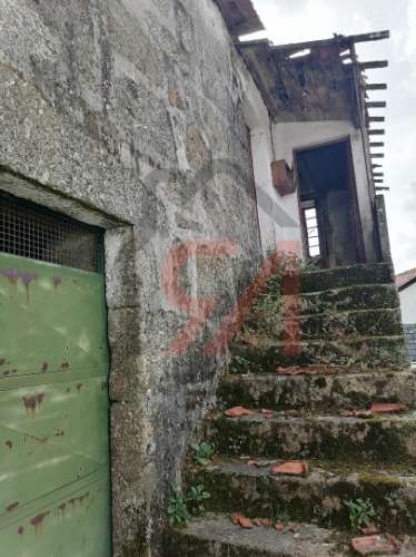 Moradia para Restaurar  Venda em Carvalhosa,Paços de Ferreira