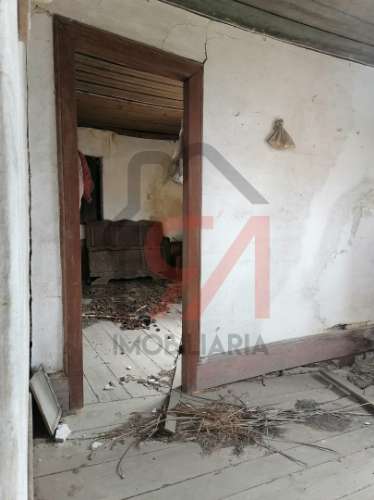 Moradia para Restaurar  Venda em Carvalhosa,Paços de Ferreira