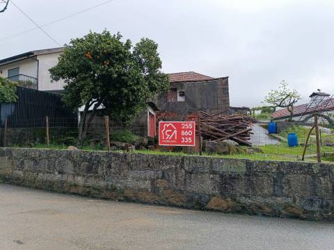Moradia para Restaurar  Venda em Carvalhosa,Paços de Ferreira