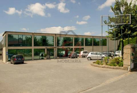 Armazém  Venda em Carvalhosa,Paços de Ferreira