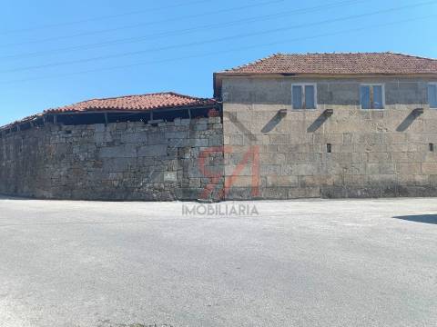 Moradia para Restaurar  Venda em Carvalhosa,Paços de Ferreira