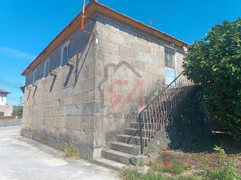 Moradia para Restaurar  Venda em Carvalhosa,Paços de Ferreira