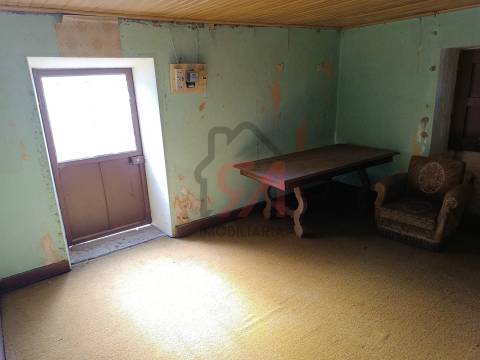 Moradia para Restaurar  Venda em Carvalhosa,Paços de Ferreira