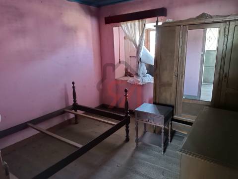 Moradia para Restaurar  Venda em Carvalhosa,Paços de Ferreira