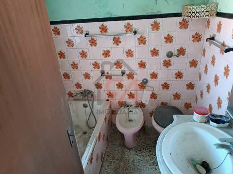 Moradia para Restaurar  Venda em Carvalhosa,Paços de Ferreira