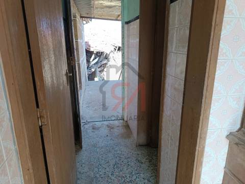 Moradia para Restaurar  Venda em Carvalhosa,Paços de Ferreira