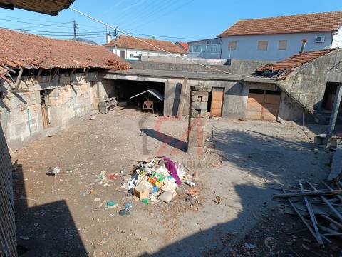 Moradia para Restaurar  Venda em Carvalhosa,Paços de Ferreira