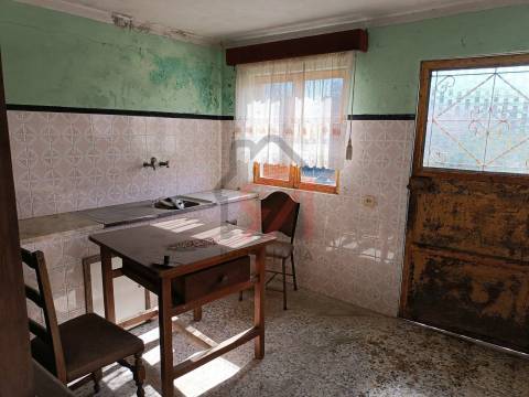 Moradia para Restaurar  Venda em Carvalhosa,Paços de Ferreira