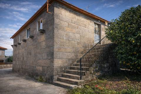 Moradia para Restaurar  Venda em Carvalhosa,Paços de Ferreira