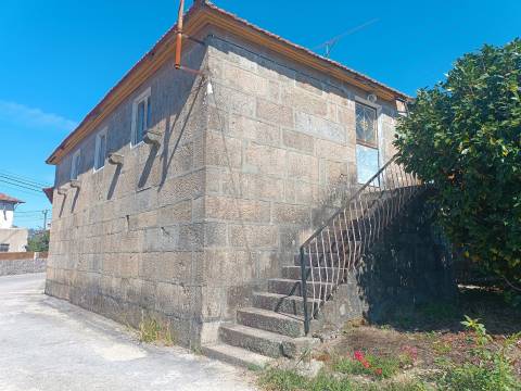 Moradia para Restaurar  Venda em Carvalhosa,Paços de Ferreira