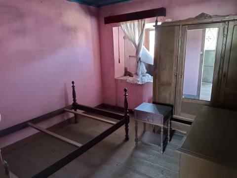 Moradia para Restaurar  Venda em Carvalhosa,Paços de Ferreira
