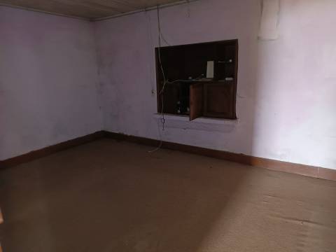 Moradia para Restaurar  Venda em Carvalhosa,Paços de Ferreira