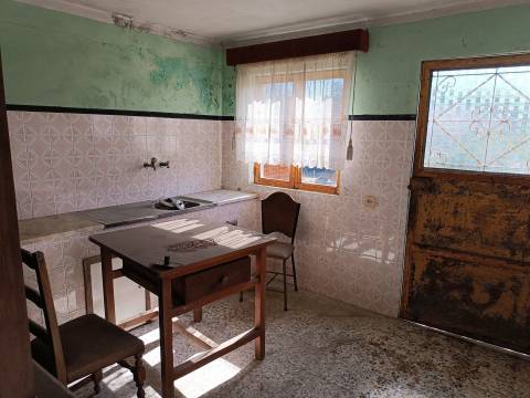 Moradia para Restaurar  Venda em Carvalhosa,Paços de Ferreira