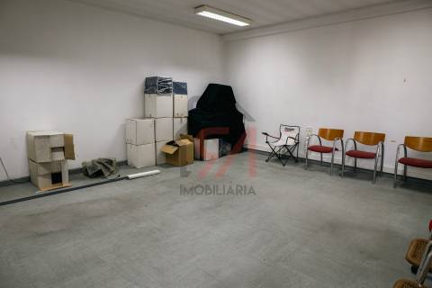 Armazém  Venda em Freamunde,Paços de Ferreira