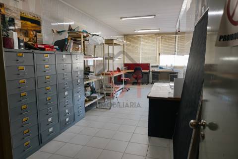 Armazém  Venda em Freamunde,Paços de Ferreira