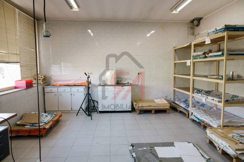 Armazém  Venda em Freamunde,Paços de Ferreira