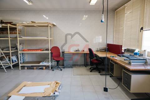 Armazém  Venda em Freamunde,Paços de Ferreira