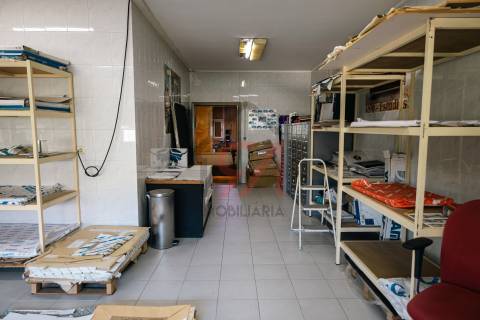 Armazém  Venda em Freamunde,Paços de Ferreira