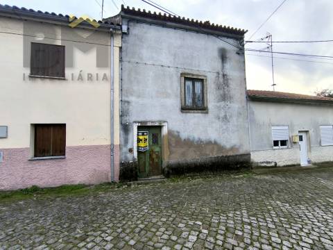Moradia para Restaurar T2 Venda em Póvoa de Rio de Moinhos e Cafede,Castelo Branco