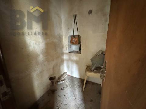Moradia para Restaurar T2 Venda em Póvoa de Rio de Moinhos e Cafede,Castelo Branco