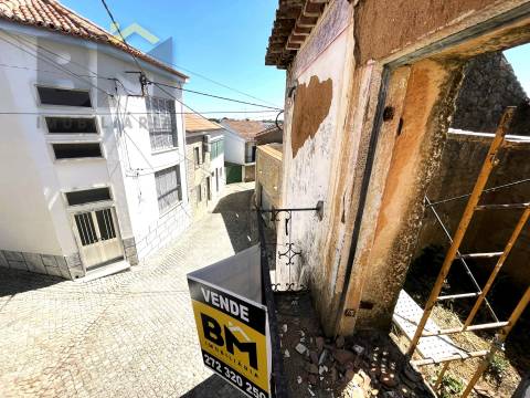 Moradia para Restaurar T0 Venda em Escalos de Cima e Lousa,Castelo Branco