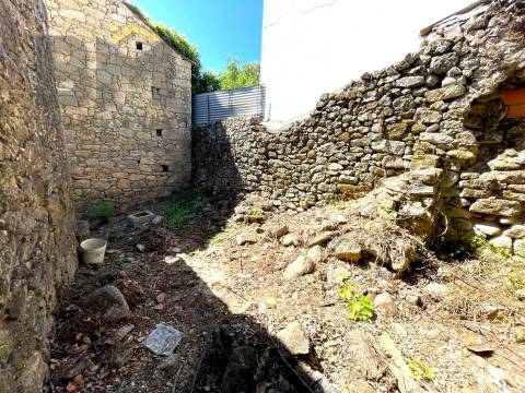 Moradia para Restaurar T0 Venda em Escalos de Cima e Lousa,Castelo Branco