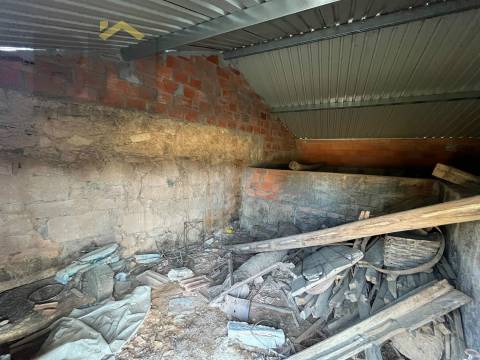 Armazém  Venda em Freixial e Juncal do Campo,Castelo Branco