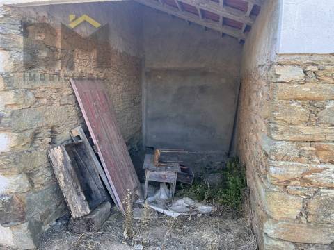 Moradia T3 Venda em Santo André das Tojeiras,Castelo Branco