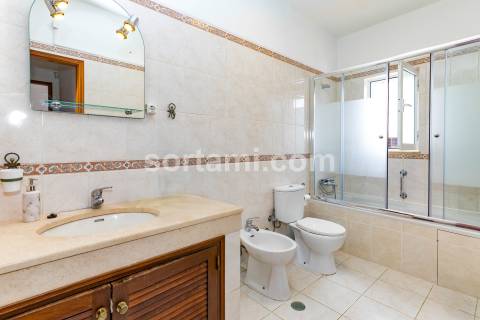 Moradia Geminada T3+1 Venda em Guia,Albufeira