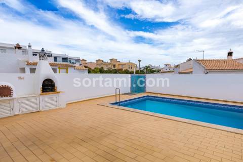 Moradia Geminada T3+1 Venda em Guia,Albufeira