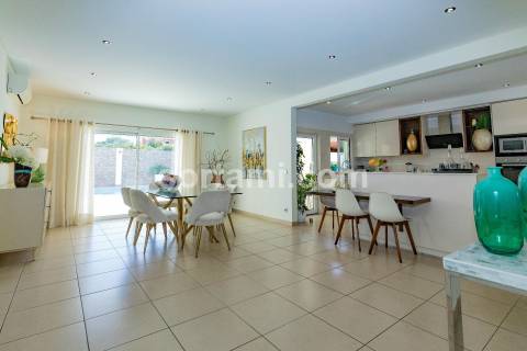 Moradia Isolada T4+1 Venda em Quarteira,Loulé