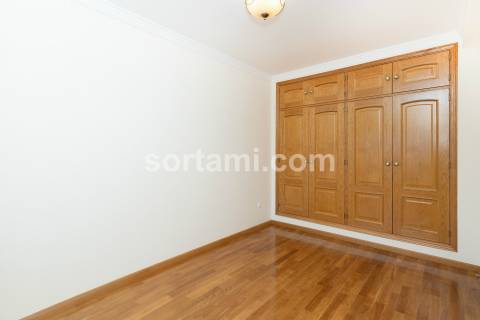 Moradia Isolada T4 Venda em Santa Bárbara de Nexe,Faro