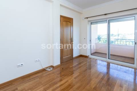 Moradia Isolada T4 Venda em Santa Bárbara de Nexe,Faro