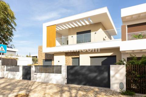 Moradia Isolada T4 Venda em Quarteira,Loulé