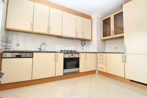 Apartamento T3 Venda em Quarteira,Loulé
