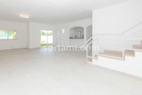 Moradia em Banda T3 Venda em Albufeira e Olhos de Água,Albufeira