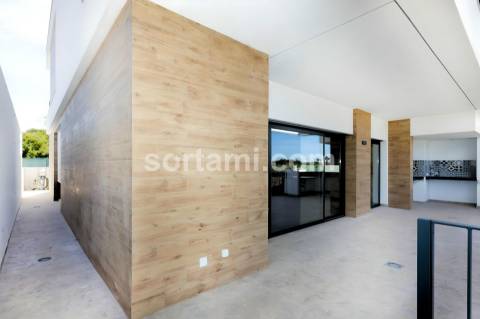 Moradia Isolada T4 Venda em Quarteira,Loulé